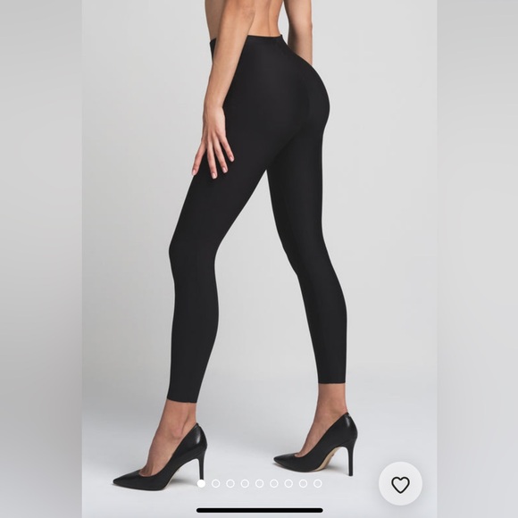 SKIMS Butt Enhancing Padded Legging - Picture 1 of 11